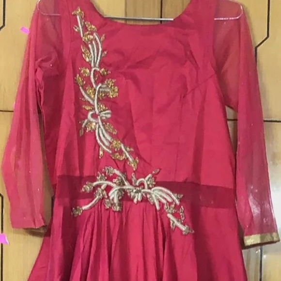 Stylish Gown - Picture 2 of 2